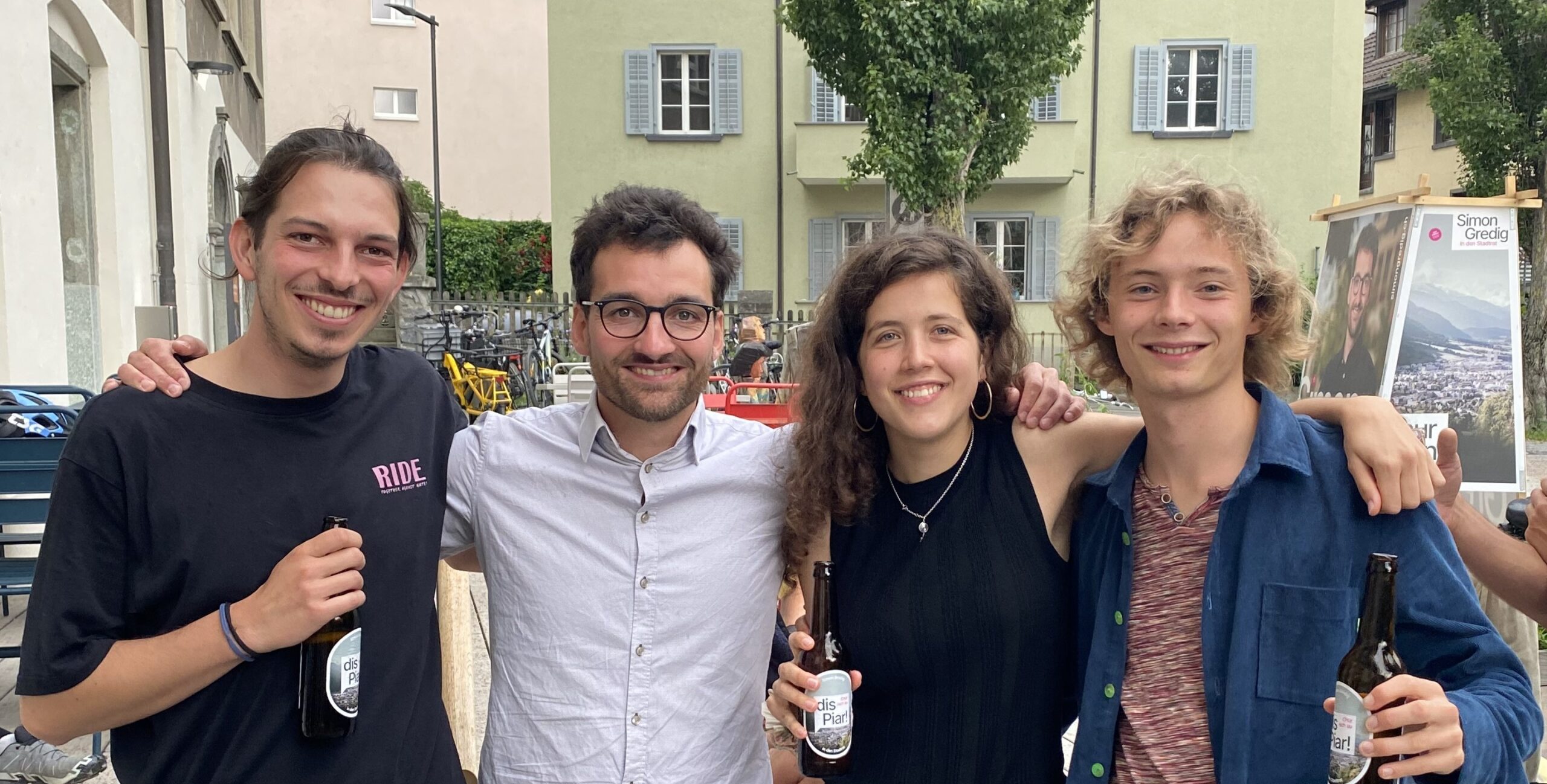 Stadtrat Simon Gredig (2. von links) mit seinem Wahlkampfteam
